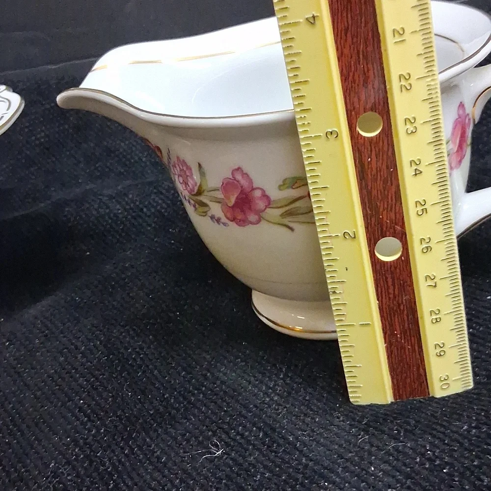 Vintage Creamer & Covered‎ Sugar Set By Aladdin China, 